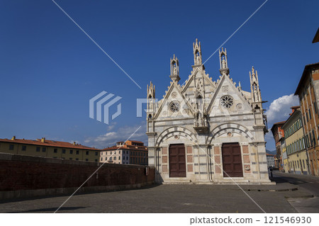 Gothic church Santa Maria della Spina in Pisa, Italy, sunny summer day 121546930