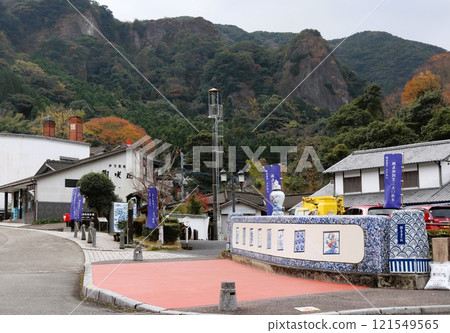Autumn leaves in the Imari ware village, Okawauchiyama, Imari City, Saga Prefecture, Kyushu 121549565