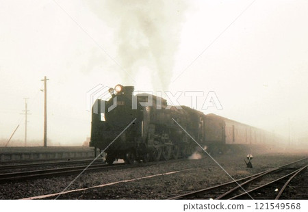 1969, when C622 was still in service, foggy Hokkaido Hakodate Main Line Onuma Station, old color photo, documentary photo 1969, when C622 was still in service, foggy Hokkaido Hakodate Main Line Onuma Station, old color photo, documentary photo 121549568