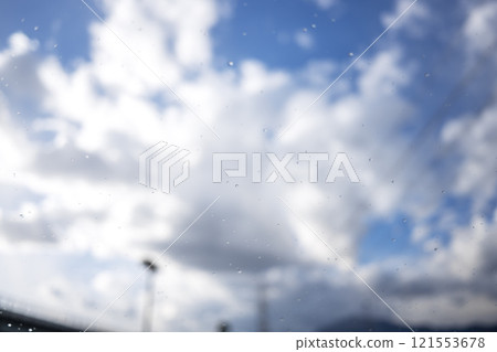 天氣 雨狐的婚姻 狐狸下雨 車窗 下雨天 陽光明媚 十二月圖片 121553678