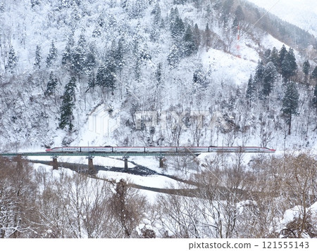 Akita Shinkansen Komachi running through the snow Akita Shinkansen Komachi running through the snow 121555143