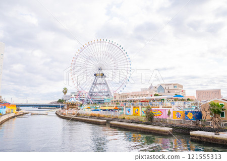Ferris wheel in Sakuragicho, Yokohama 121555313