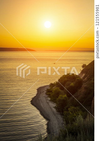 Evening sunset on the sea Evening sunset on the sea 121555981