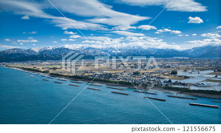 Winter scenery from the Toyama coast, including the Northern Alps and the Kurobe River alluvial fan 121556675