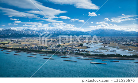 Winter scenery from the Toyama coast, including the Northern Alps and the Kurobe River alluvial fan Winter scenery from the Toyama coast, including the Northern Alps and the Kurobe River alluvial fan 121556676