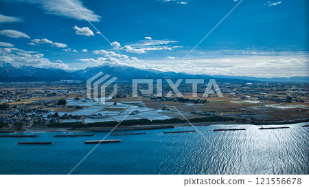 Winter scenery from the Toyama coast, including the Northern Alps and the Kurobe River alluvial fan Winter scenery from the Toyama coast, including the Northern Alps and the Kurobe River alluvial fan 121556678