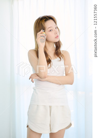 Women wearing make-up water 121557360