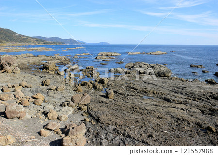 Rocky coast and distant horizon Rocky coast and distant horizon 121557988