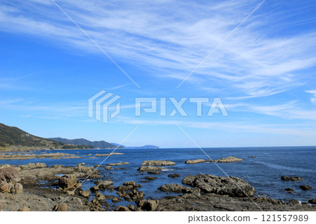 Rocky coast and distant horizon Rocky coast and distant horizon 121557989