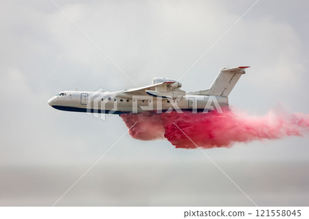 Big amphibious fire aircraft drops water Big amphibious fire aircraft drops water 121558045