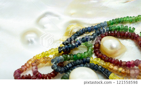 藍寶石 紅寶石 祖母綠 藍寶石 紅寶石 祖母綠 121558598