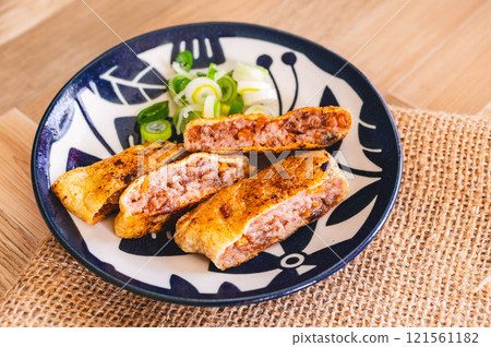 Deep fried minced meat and vegetable wrap 121561182