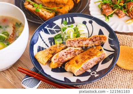 Deep fried minced meat and vegetable wrap 121561183