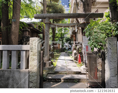 稻荷京王神社鳥居[東京都新宿區] 121561631