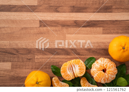 Mandarin orange agriculture wood board mandarin Tangerine wooden background mandarin orange みかん 121561762