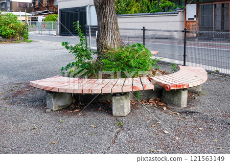 Bizen ware park benches, Bizen ware village, Ibe townscape (Bizen city, Okayama prefecture) 121563149