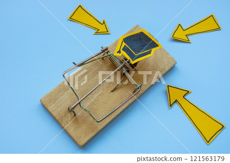 Mousetrap and graduation cap. Student debt concept. Mousetrap and graduation cap. Student debt concept. 121563179