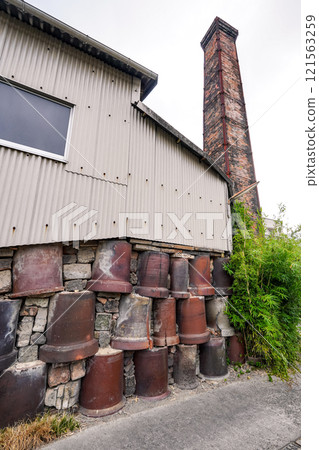 Chimneys: The townscape of Ibe, the home of Bizen ware (Bizen City, Okayama Prefecture) 121563259