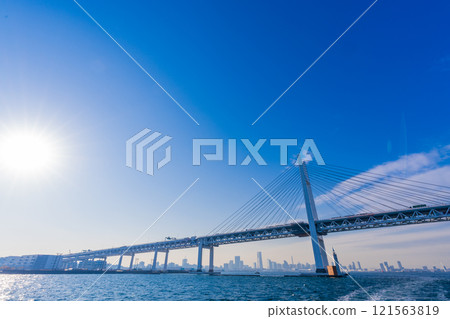 (Kanagawa Prefecture) Yokohama Bay Bridge, Honmoku Pier side as seen from a cruise ship in the harbor 121563819