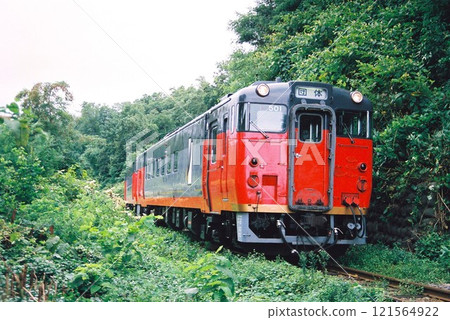 A tatami room carriage of the Kiha 400 series on the Rumoi Main Line A tatami room carriage of the Kiha 400 series on the Rumoi Main Line 121564922