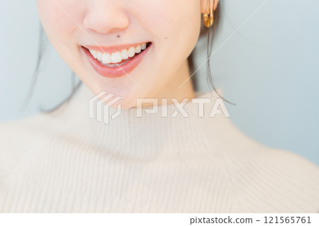 健康牙齒的肖像 121565761