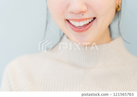 A portrait of healthy teeth 121565763