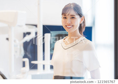 Portrait of a dental hygienist Portrait of a dental hygienist 121565767