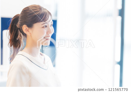 Portrait of a dental hygienist Portrait of a dental hygienist 121565770