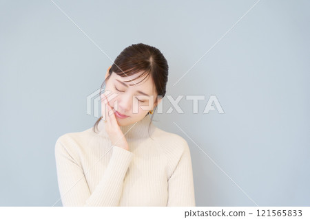 A portrait depicting oral problems 121565833