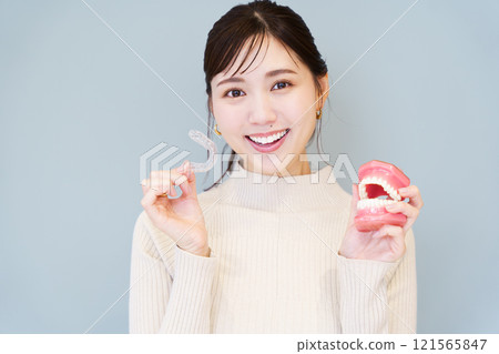健康牙齒的肖像 121565847