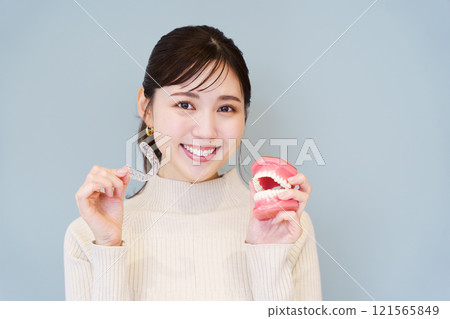 健康牙齒的肖像 121565849