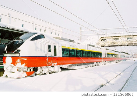 E751 series express Tsugaru train stopping at Hirosaki E751 series express Tsugaru train stopping at Hirosaki 121566065