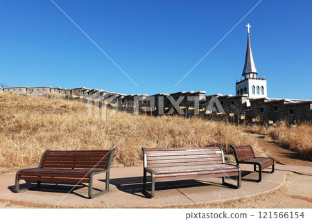 Hanyangdoseong, a fortress wall in Naksan Park, Seoul, South Korea. 121566154