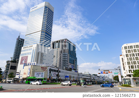 Dongdaemun streetscape in Seoul, South Korea Dongdaemun streetscape in Seoul, South Korea 121566273