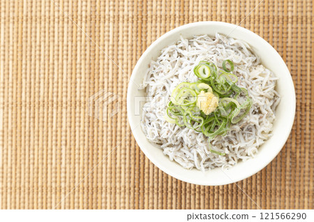 在米飯上炒香菇 121566290