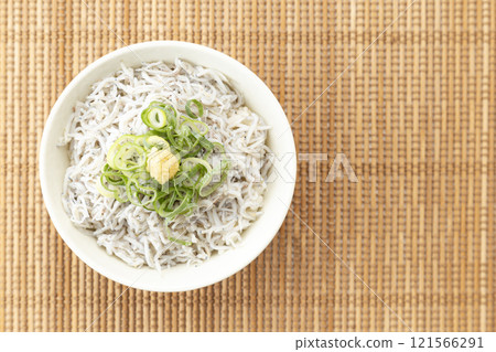Pot-fried shiitake on rice 121566291