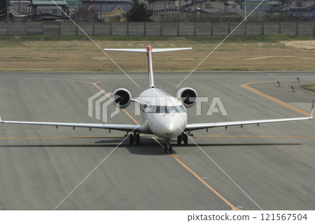 山形機場的飛機滑行 121567504