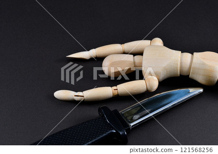 玩具刀與玩偶謀殺案的圖像 121568256