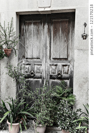 Old wooden door of a house in the village of Valldemossa Mallorca Balearic Islands Spain. Black and white effect 121570218