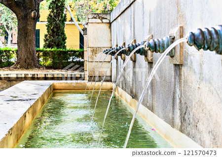 Beautiful water fountain in the Huerto del Rey garden, next to the Royal Palace of Almudaina, Palma de Mallorca, Balearic Islands, Spain 121570473