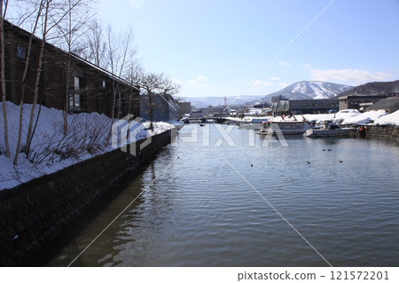 Winter scenery of Otaru Canal_Hokkaido 121572201