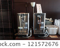 Beer server 121572676