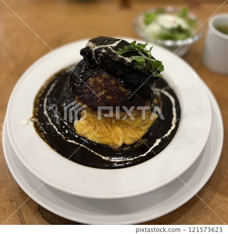 Delicious tongue stew omelet rice 121573623