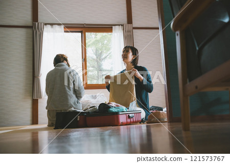 Women's journey 121573767