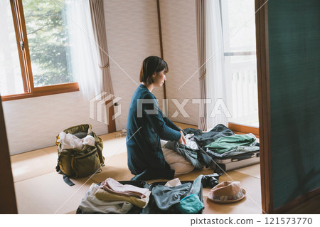 Female solitary travel 121573770