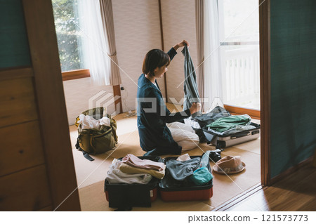 Female solitary travel 121573773