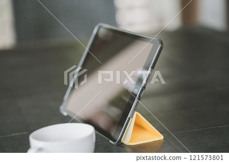 片劑設備和茶杯 121573801
