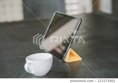 片劑設備和茶杯 121573802