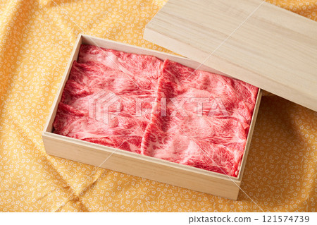 壽喜燒牛肉:國產和牛肩腰肉薄片 壽喜燒牛肉:國產和牛肩腰肉薄片 121574739