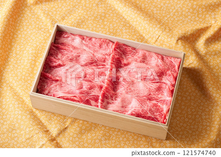 壽喜燒牛肉：國產和牛肩腰肉薄片 121574740